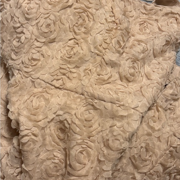 Elegant One-Shoulder Flower Dress in Cream - Picture 3 of 7